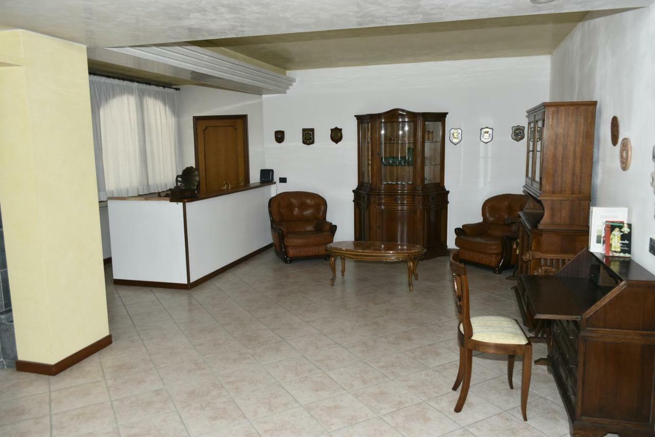 Villa Manuela เมสเตร ภายนอก รูปภาพ